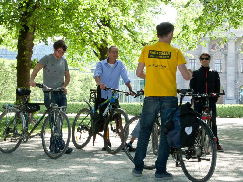 Stadtführung mit Fahrrad im Hofgarten, München
