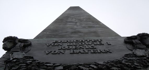 Obelisk auf dem Karolinenplatz, München