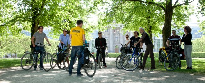 Sightseeing by bicycle with stop at Hofgarten in Munich