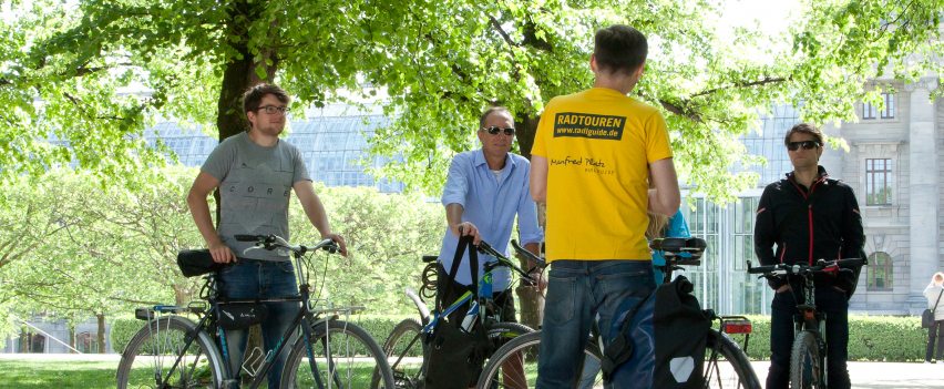 City tour by bike with stop at Hofgarten in Munich