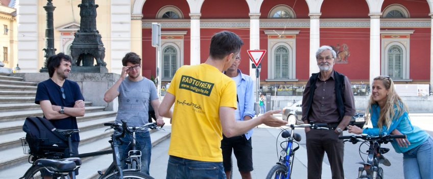 Guided bike tour with a stop at former Residenzpost in Munich