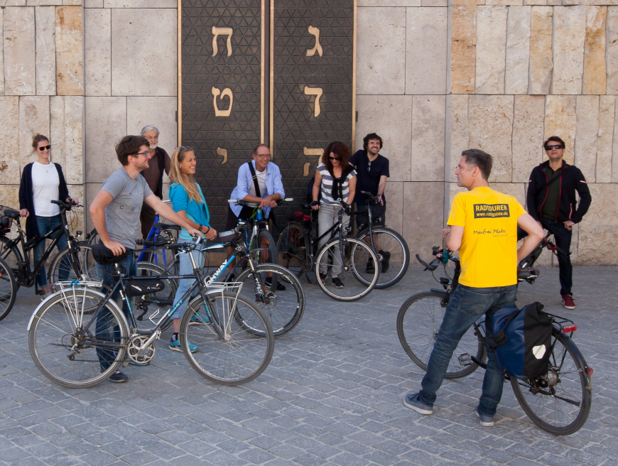 Stadtführung mit Fahrrad mit Halt bei der Synagoge, München Stadtführung mit Fahrrad mit Halt bei der Synagoge, München