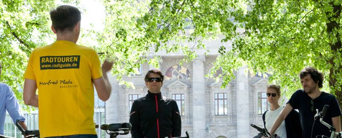 Stadtbesichtigung München bei Radtour mit Halt Staatskanzlei